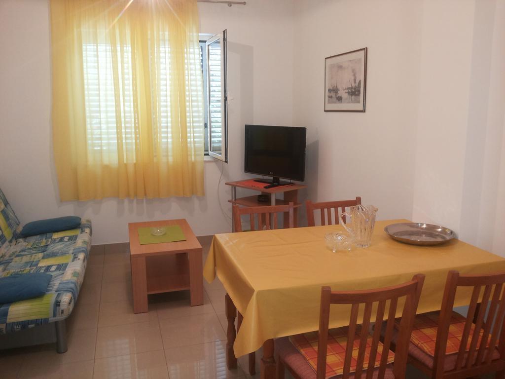 Apartment Gotovina Biograd Na Moru Bilik gambar
